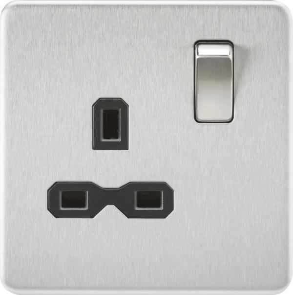 1 Gang switched Socket – Brushed Chrome with black insert (Brushed Chrome Black)